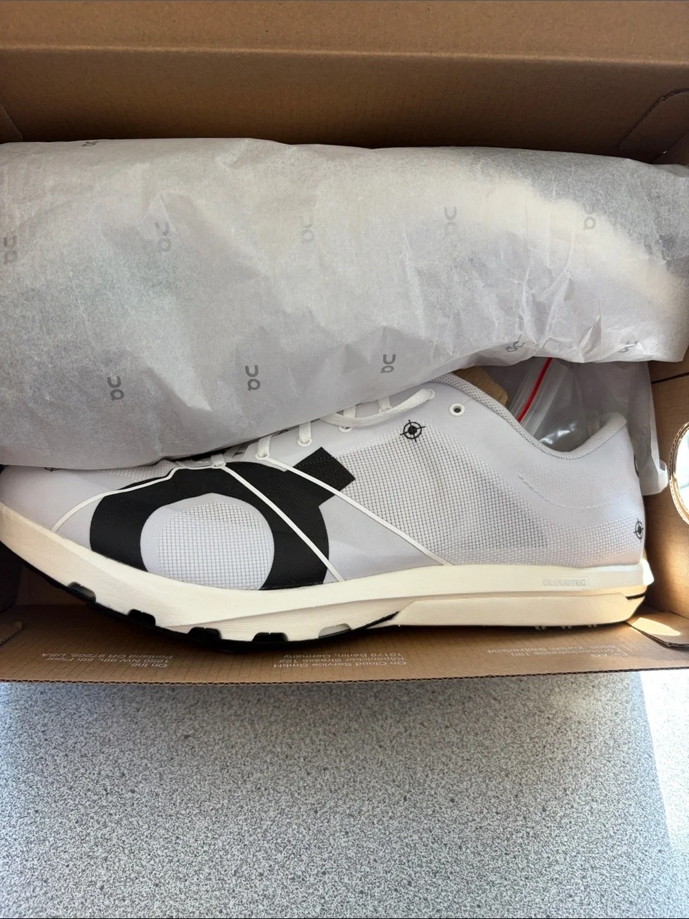 On Running Men's White and Mint Racing Spike